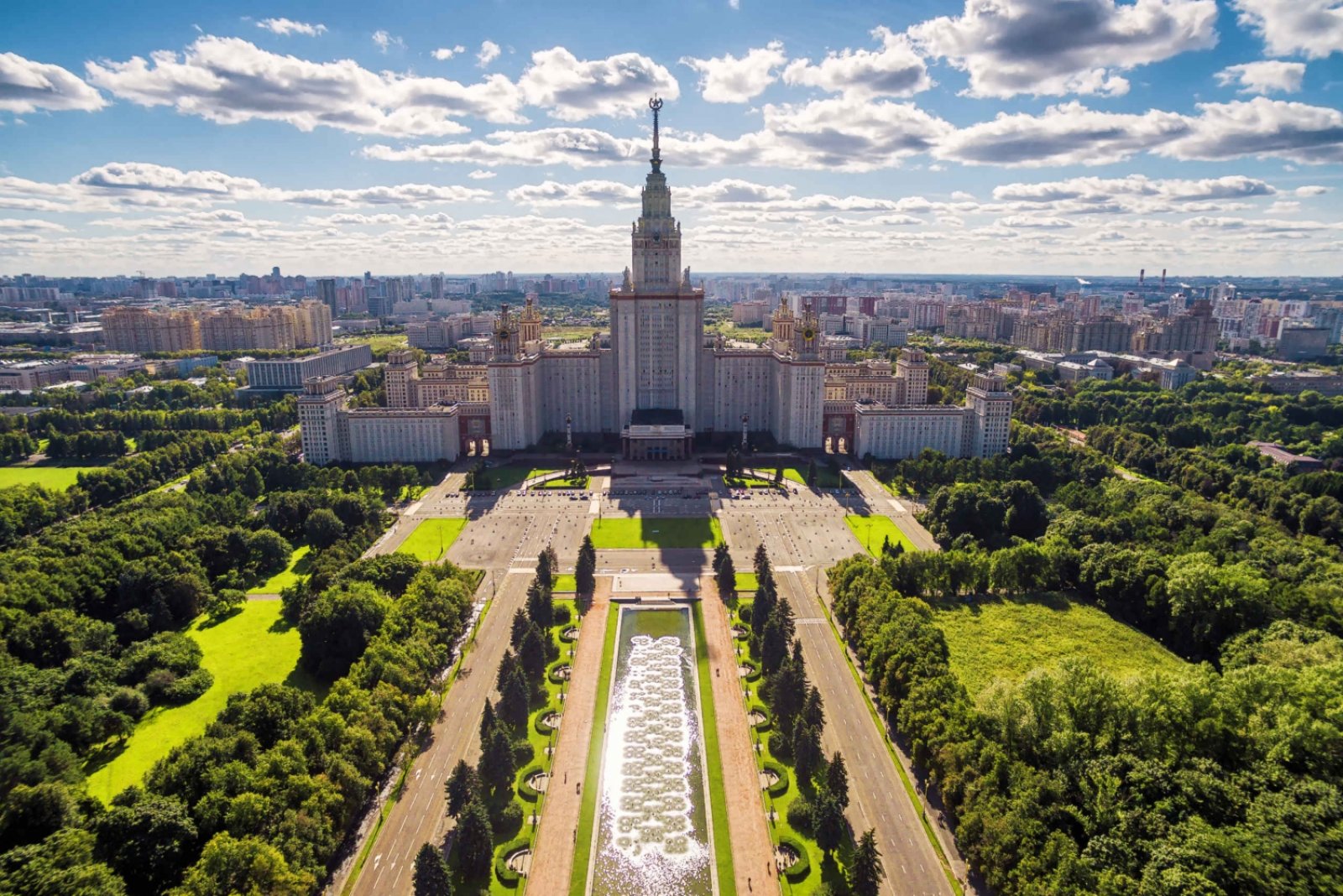 Технопарк мгу. Парк МГУ. Москва МГУ Воробьевы горы. Здание МГУ парк. Парк напротив МГУ Москва.